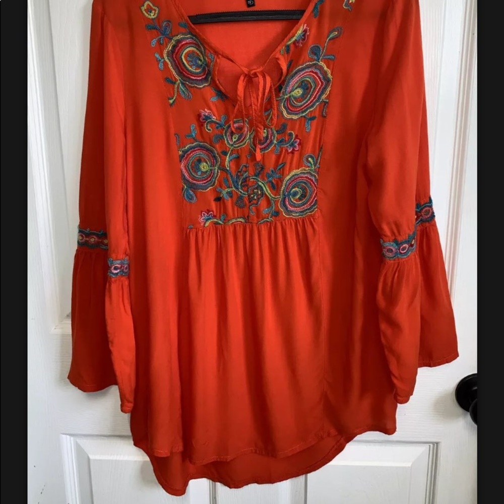 New Directions Ladies Small Blouse Rayon Orange W/Embroidery V-neck Bell Sleeves
